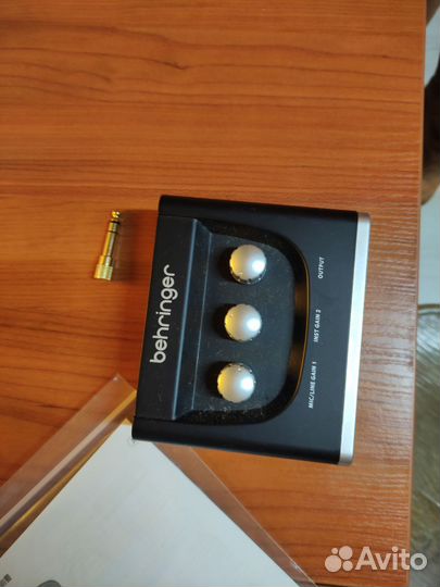 Микрофон плюс звуковая карта Behringer B1