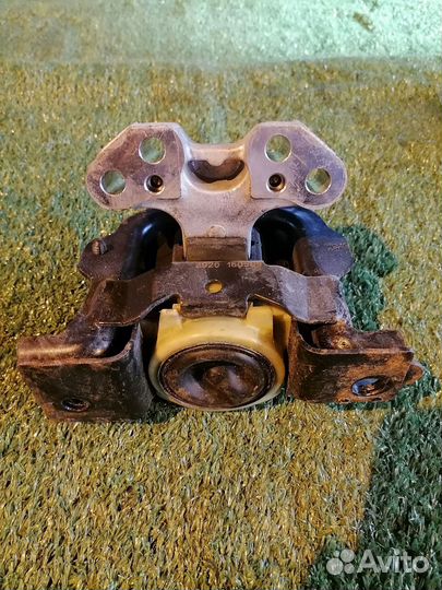 Опора двигателя (подушка двс) правая 9680138380 Pe