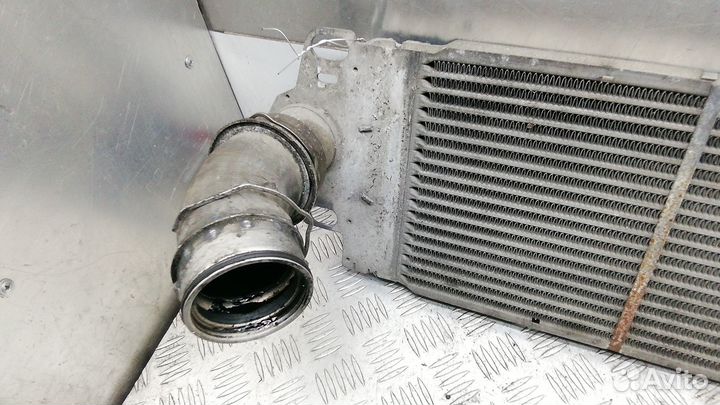 Радиатор интеркуллера на Volkswagen Transporter T5