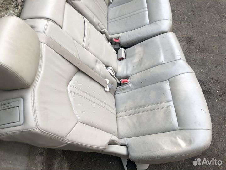 Задние сиденья Cadillac SRX II 09-16