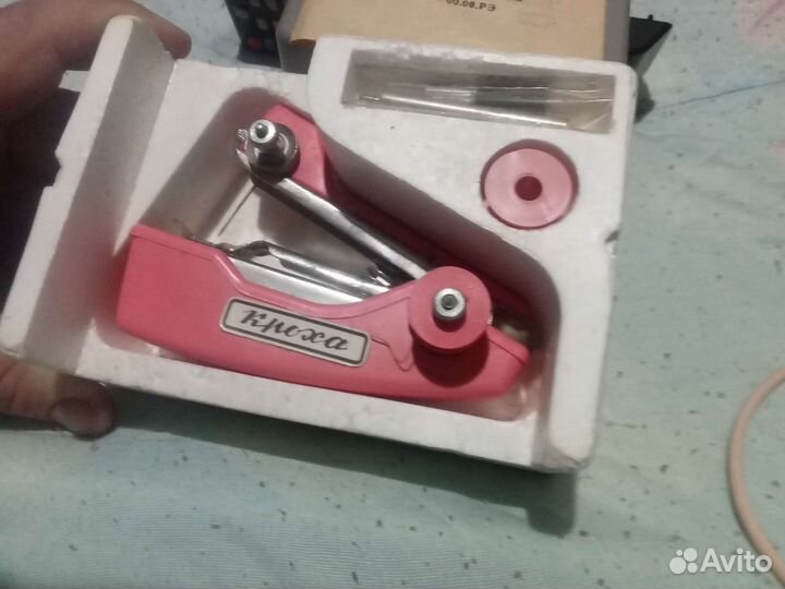 Ручная швейная машинка- 