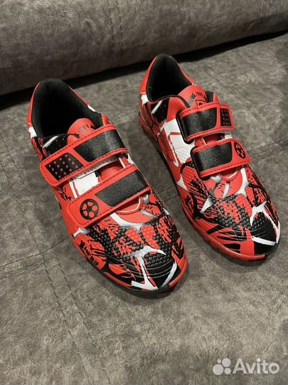 Детские бутсы футбольные сороконожки