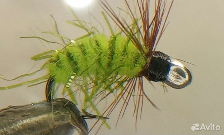 Мушка для ловли Хариуса из синели-шартрез