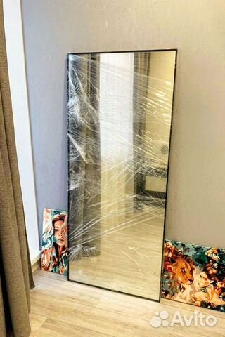 Настенное зеркало отличного качества