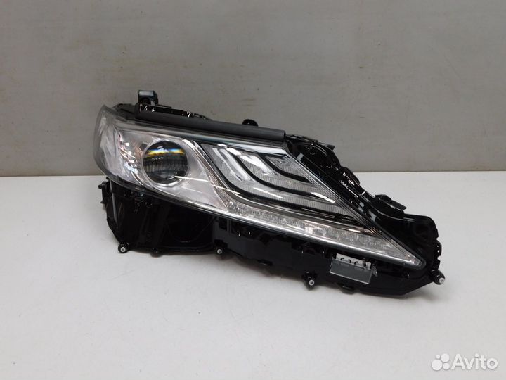 Фара правая Toyota Camry