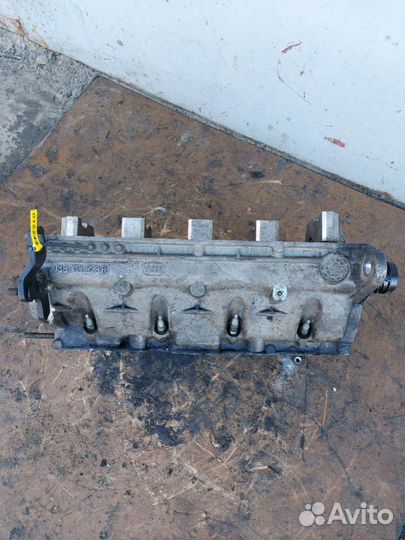 Головка блока цилиндров Volkswagen Golf 4 03810337