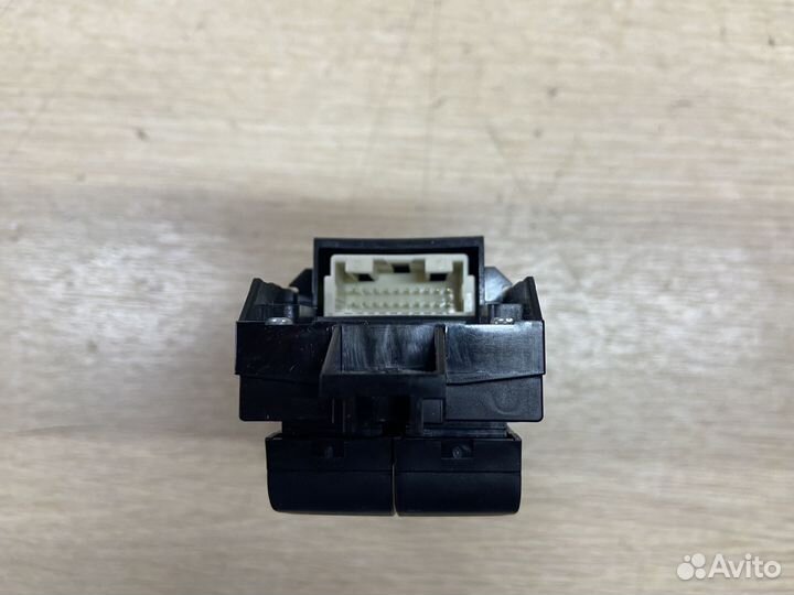 Блок управления стеклоподъемниками Toyota Rav4 50