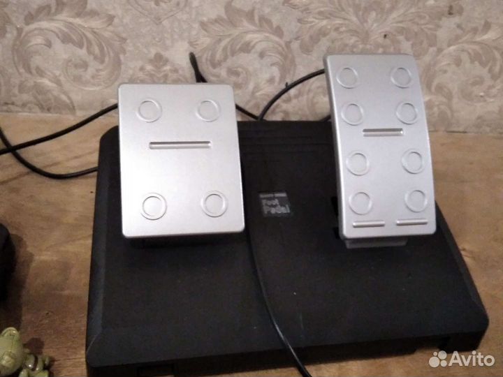 Игровой руль с педалями для пк