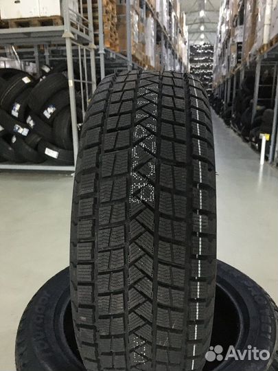 Tourador Winter Pro TSS1 235/55 R19 105T