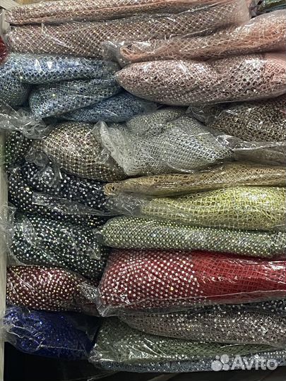 Сетка со стразами разных цветов