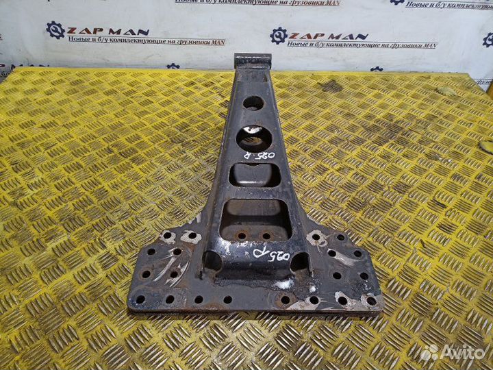 Кронштейн реактивной тяги правый Man Tga Tgx Tgs