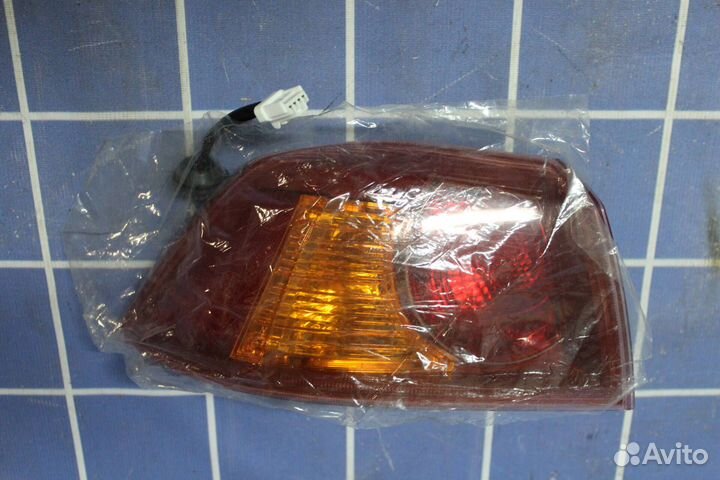 Фонарь задний левый наружный Mitsubishi Lancer 10