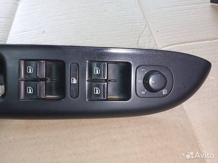 Блок управления стеклоподъемниками передней левой