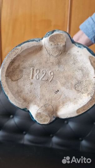 Ваза старинная майолика. Красивая