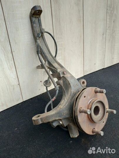 Поворотный кулак ступица правый Хендай Соната еф