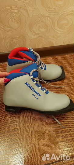 Лыжные ботинки