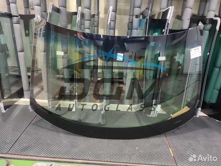 Лобовое стекло Mitsubishi Pajero 4