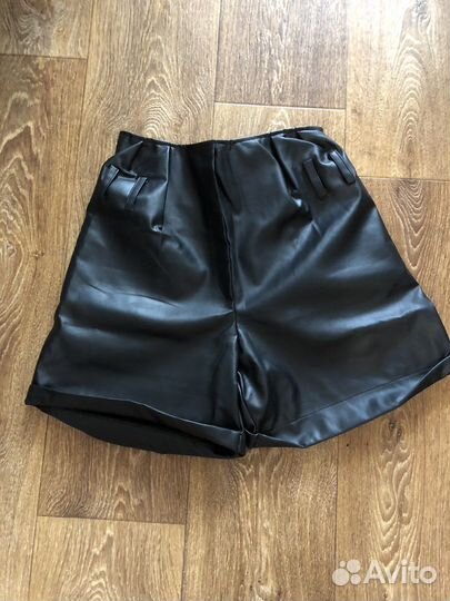 Кожаные шорты