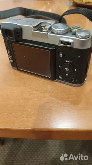 Зеркальный фотоаппарат fujifilm