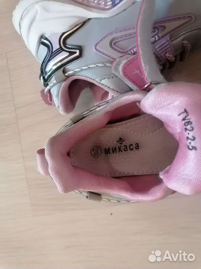 Кроссовки для девочки