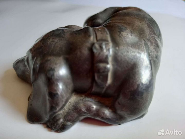 Cтатуэтка,Лежащая такса