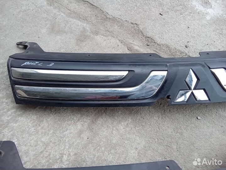 Mitsubishi outlander 3