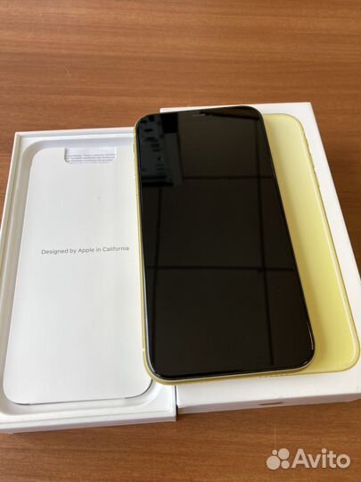iPhone 11 64GB Yellow