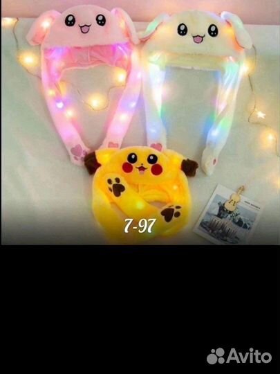 Шапка с двигающимися ушками зайчика светится