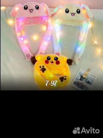 Шапка с двигающимися ушками зайчика светится