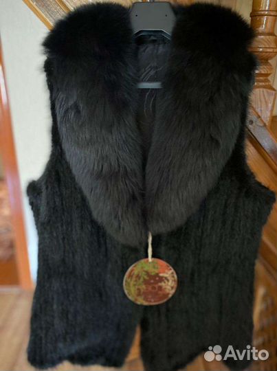 Жилетка вязаная норка, воротник песец