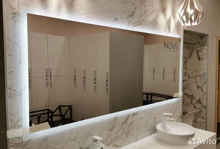 Зеркало с сенсорной подсветкой