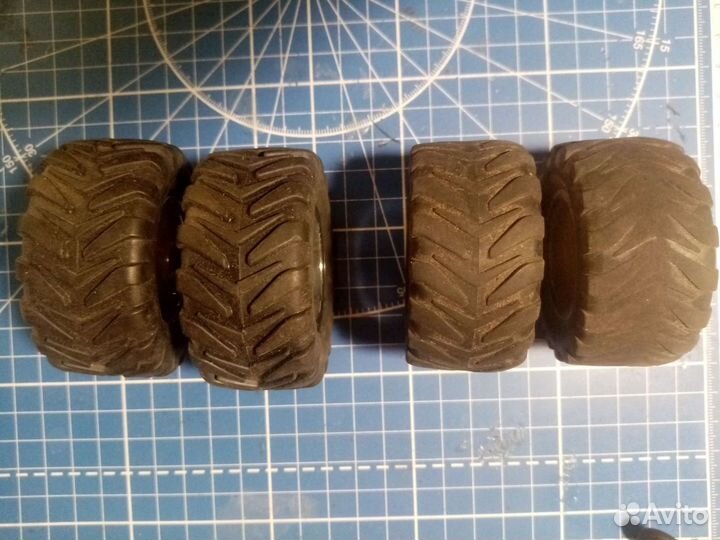 Машина на радиоуправлении 1:18