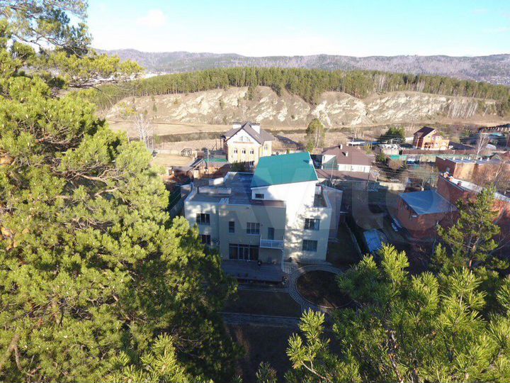 Коттедж 799 м² на участке 16 сот.