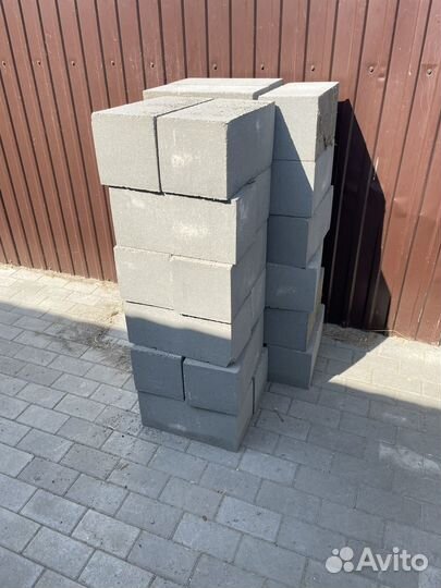 Бетонные блок полнотелый