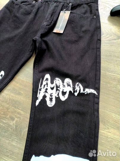 Джинсы levis с девушкой