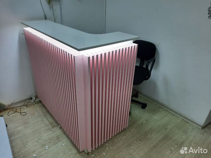 Стойка ресепшн