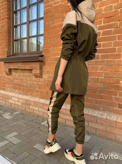 Спортивный костюм женский