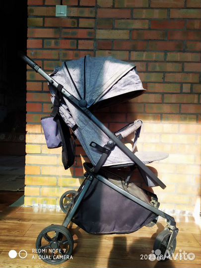 Прогулочная коляска