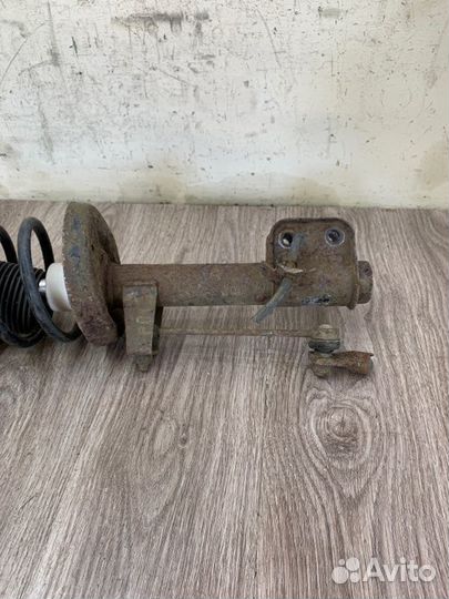 Стойка подвески передняя левая Opel Omega B X20XEV