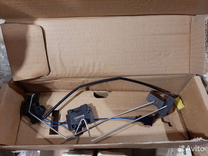 Датчик топливного насоса Land Rover (WGI500100)