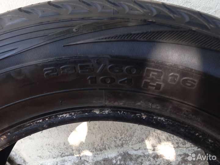 Kumho Road Venture APT KL51 235/60 R16 104H