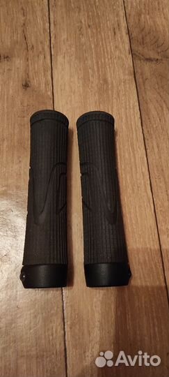 Седло, грипсы, педали Мерида