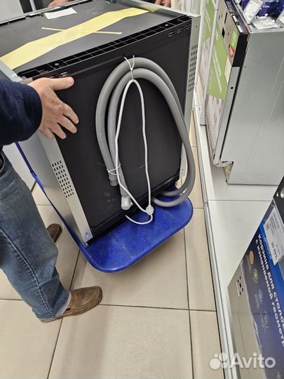 Новпя, но витринная Midea mid60s110i