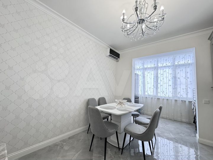 2-к. квартира, 80 м², 8/18 эт.