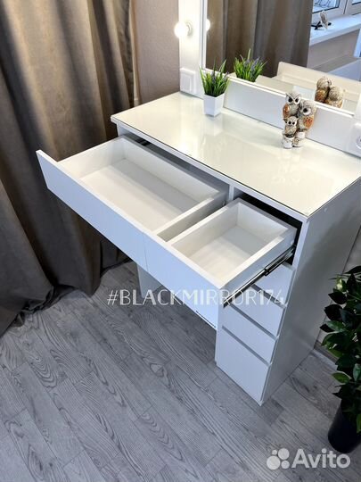 Современный туалетный стол