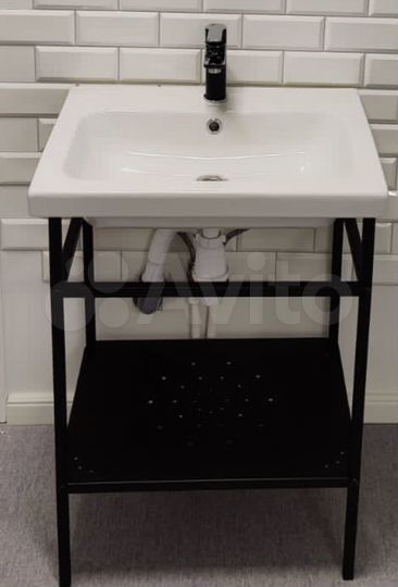 Помещение 13,5 м² с тамбуром 6,7 кв м