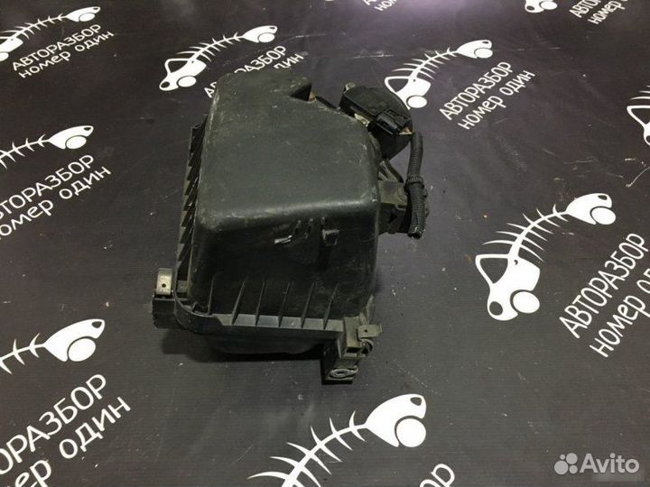 Корпус воздушного фильтра Toyota Auris 1.6L