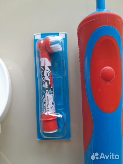Электрическая зубная щетка oral b с новой насадкой