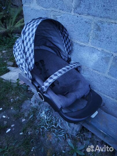 Переноска для детей в машину или на дачу