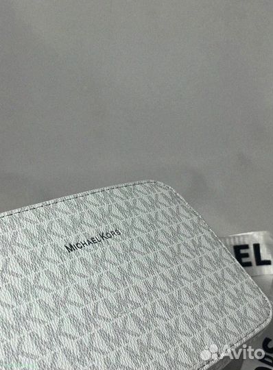 Элегантная сумка через плечо от Michael Kors